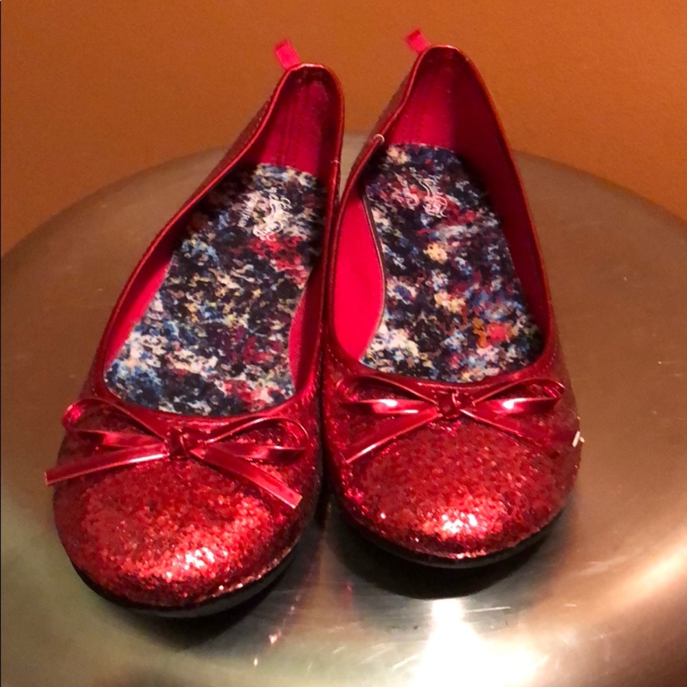Red sparkling ✨ flat shoes